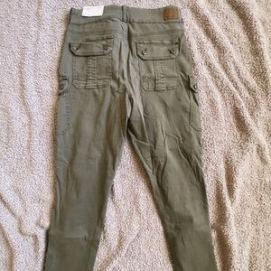 (NWT) American Eagle Super High Rise Super Stretch Jegging- Size 16